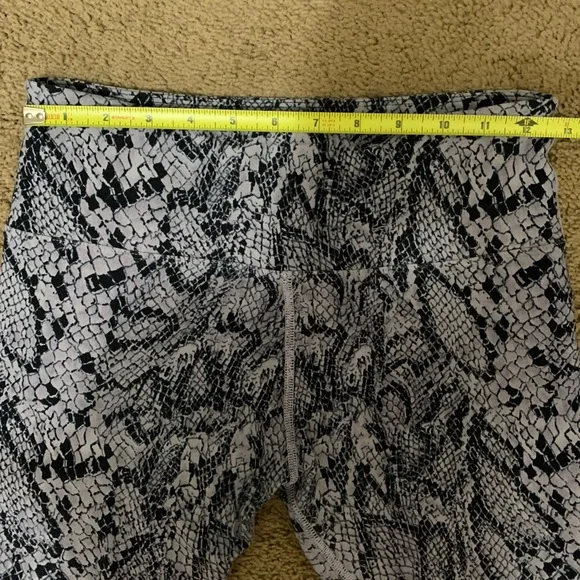 Lorna Jane Mid-Rise Cropped Blue Snakeskin Legging S - Picture 10 of 11